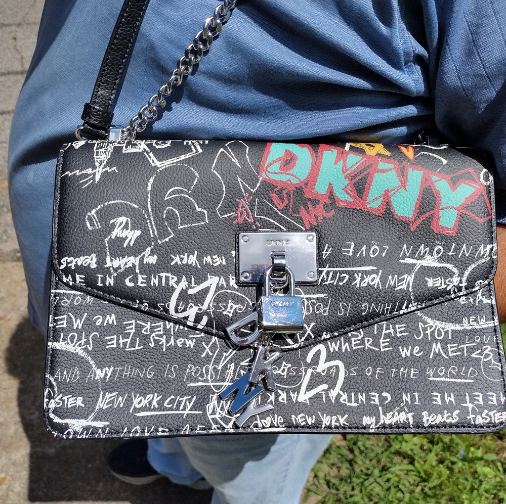 DKNY CROSSBODY WITH LEATHER/CHAIN STRAP-